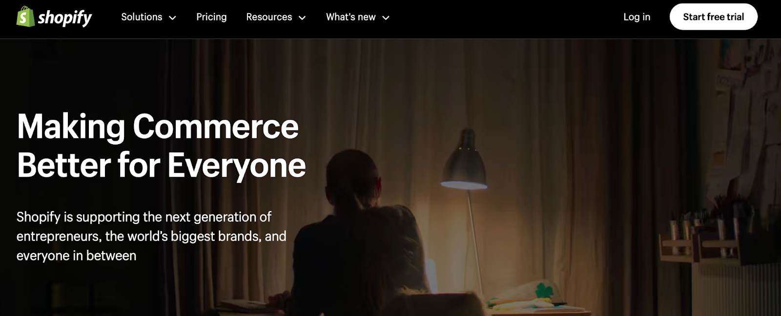 Shopify est une plateforme de commerce électronique propriétaire et à code source fermé. Elle regroupe des fonctionnalités de commerce électronique avec des outils d’hébergement et de gestion, pour une approche nécessitant moins d’intervention que les outils open source.